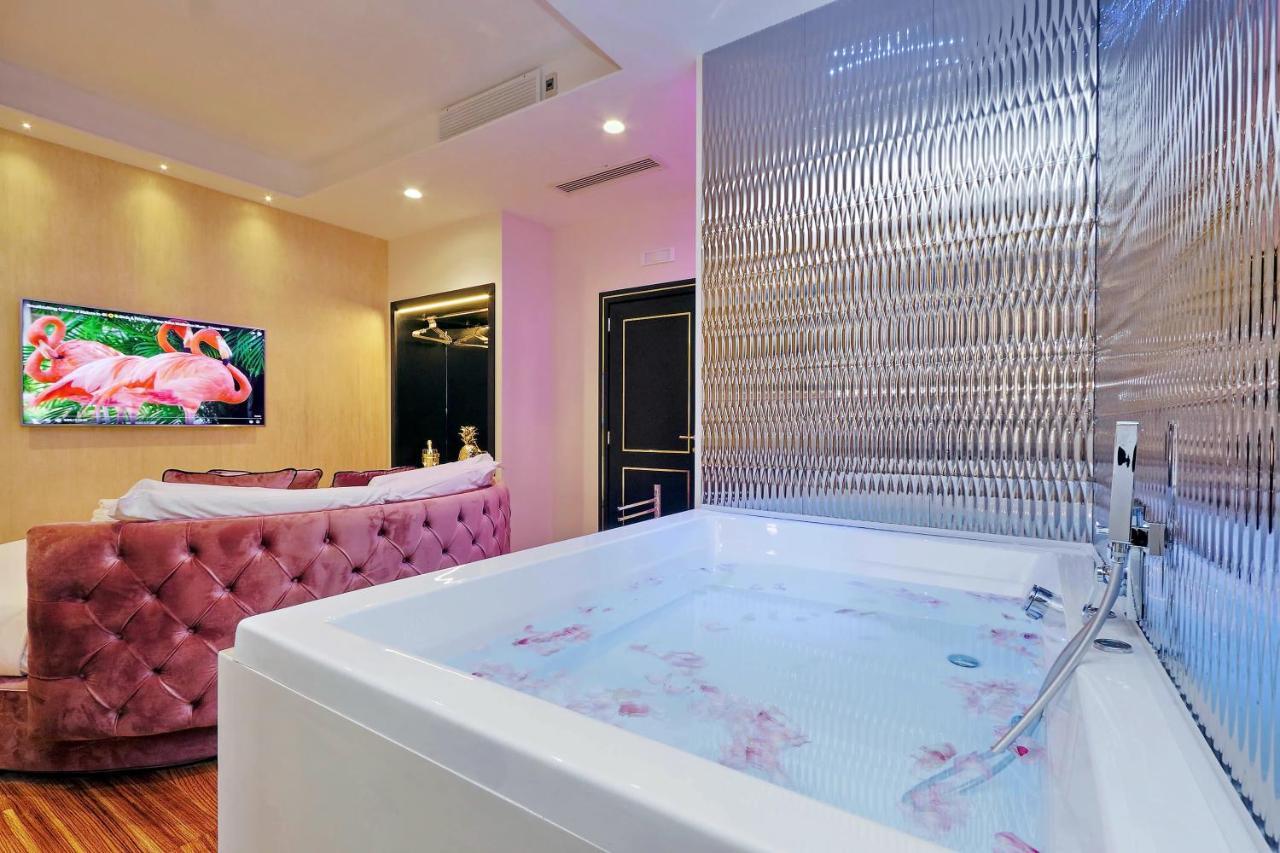 Spanish Hills Collection Luxury Suites & Jacuzzi Рим Екстер'єр фото