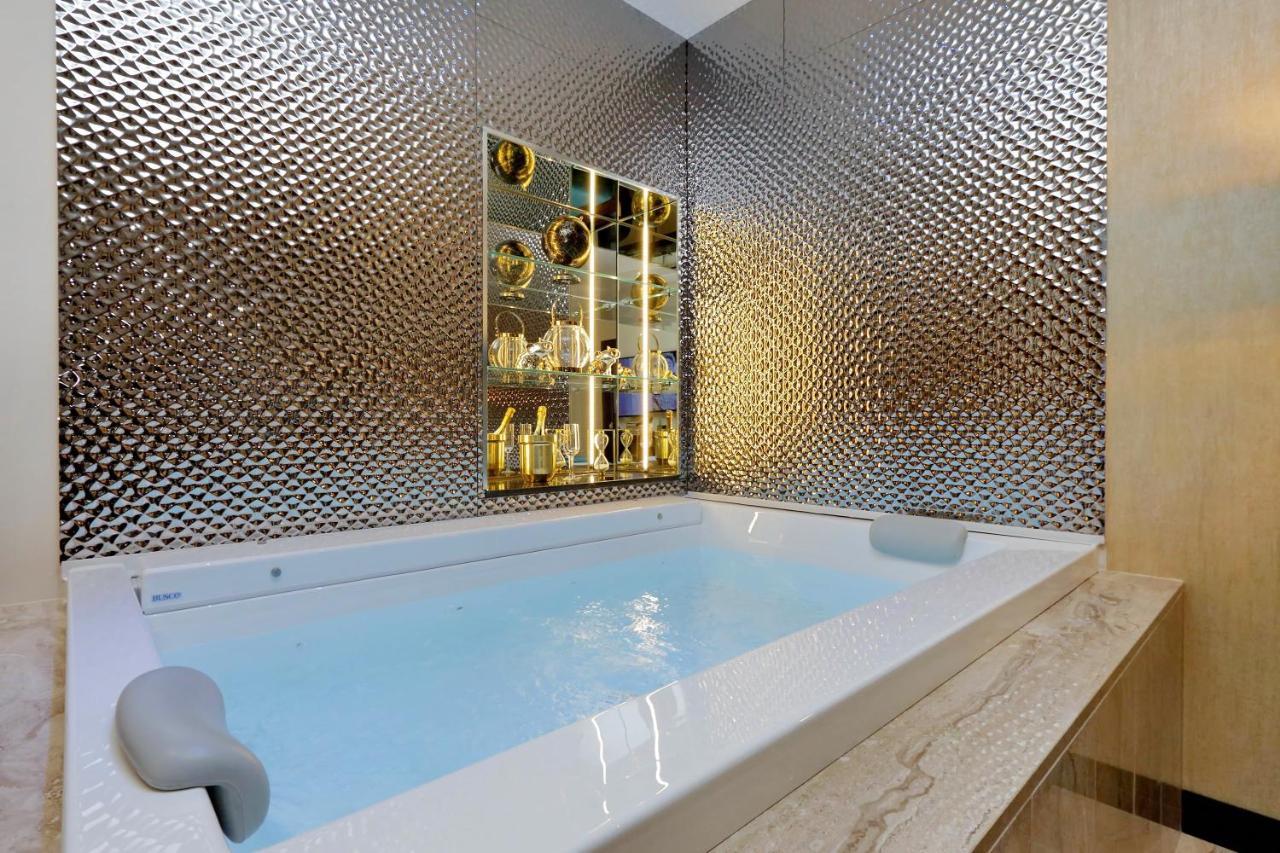 Spanish Hills Collection Luxury Suites & Jacuzzi Рим Екстер'єр фото